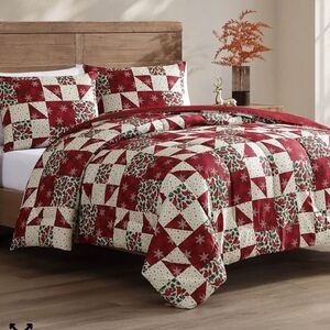 New Festive Holiday Patchwork Reversible Queen Quilt Set